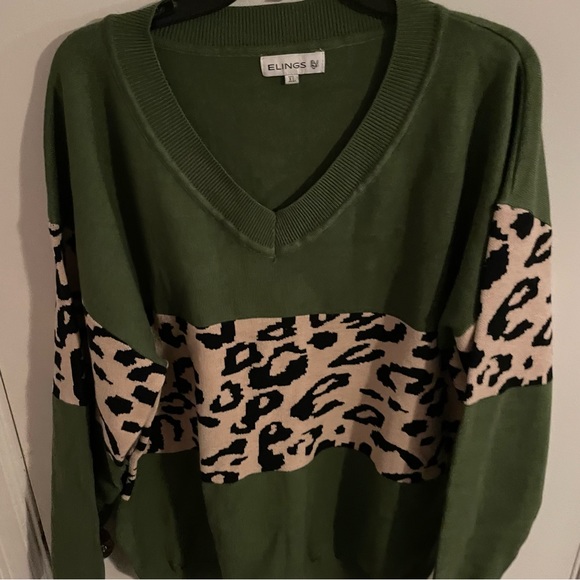New Women’s Leopard V Neck Sweater - Picture 4 of 6